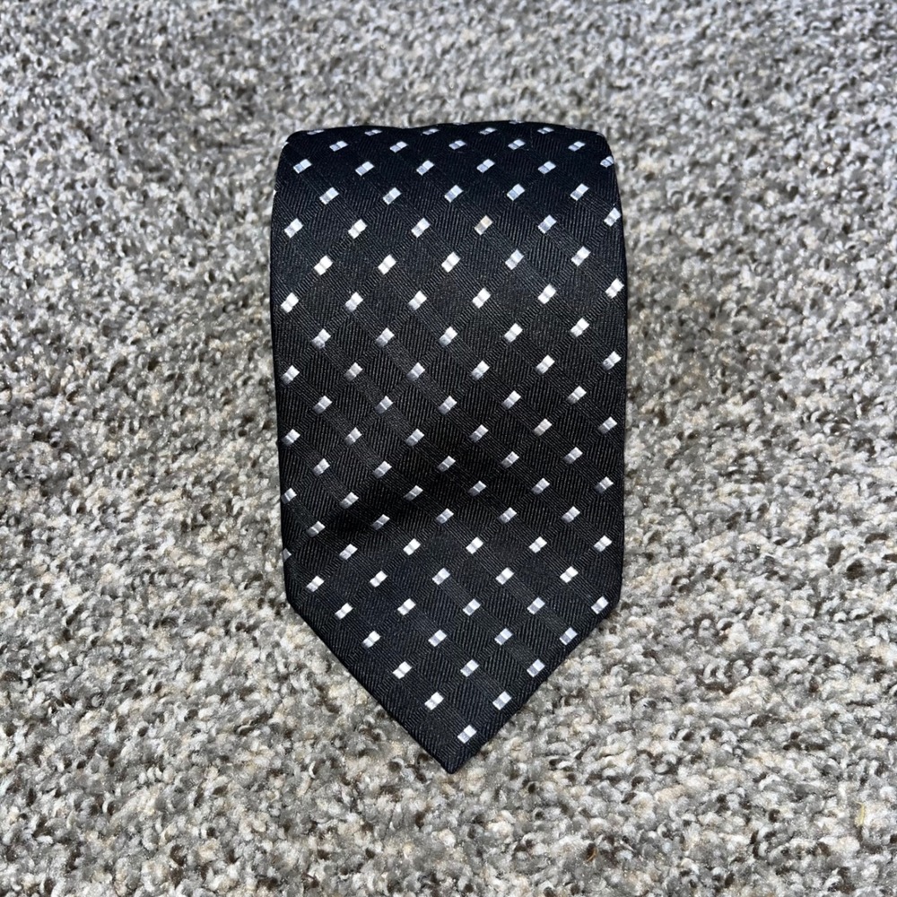 Hawes and Curtis England Silk Tie Black Silver Geometric Extra Long 63in 3.75w